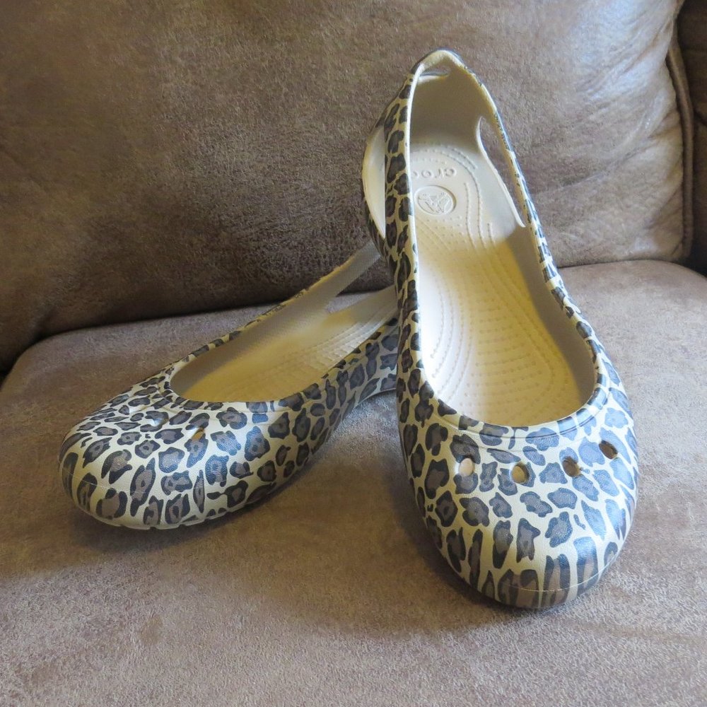 Crocs Leopard Print Flats Slip On Shoes 11 W EUC